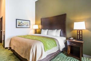 Postel nebo postele na pokoji v ubytování Comfort Inn & Suites Moore - Oklahoma City