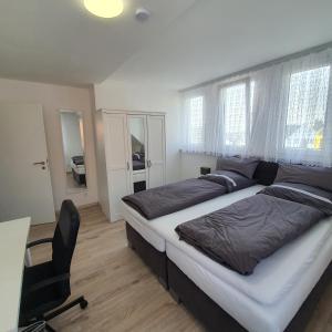 En eller flere senge i et værelse på Pension Bad Soden / Apartment and Rooms