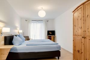 Gästehaus u Ferienwohnungen Veronika incl Frühstücksbuffet und KönigsCard mit 200 kostenlosen Attraktionen客房内的一张或多张床位