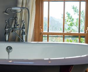 Ένα μπάνιο στο Sunnyside Bed and Breakfast