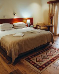 Postel nebo postele na pokoji v ubytování Kallithea INN