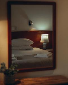 Postel nebo postele na pokoji v ubytování Kallithea INN