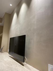 a flat screen tv sitting on the side of a wall at EUROPA Hotel in Vasto