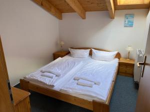 Postel nebo postele na pokoji v ubytování Haus Seewind Warnemünde