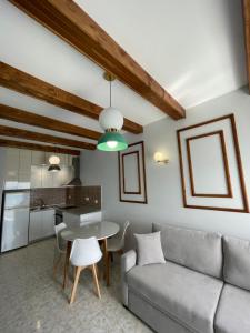 Kuchyň nebo kuchyňský kout v ubytování Skizenas Waterfront Apartments