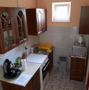 Kuchyňa alebo kuchynka v ubytovaní Relax Apartman Siófok-Sóstó