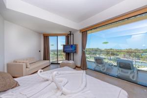 TV a/nebo společenská místnost v ubytování Akadia Luxury Sorgun - Adults Only 16 Plus