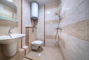Koupelna v ubytování Daisy - 3 Room and kitchen apartment in Lazur