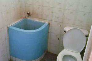 Kamar mandi di Oma Homestay Pagar Alam Syariah RedPartner