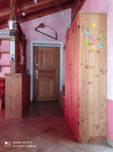 a room with wooden walls and a door with butterfly ornaments at Torrent du Chateau casa vacanze in Aosta