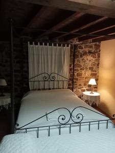 a bedroom with a bed with a white comforter at Casa de Ligueria in Ligüeria