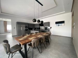 Η κουζίνα ή μικρή κουζίνα στο Villa softsun