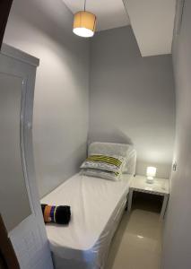 En eller flere senger på et rom på Pharos Inn Sheikh Zaied Private bed space