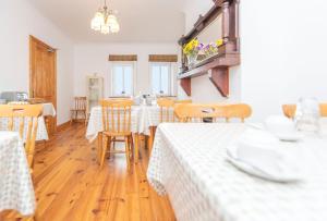 Posezení v ubytování Dingle Marina Lodge