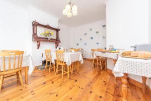 Posezení v ubytování Dingle Marina Lodge + 37 fotografií