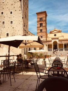Reštaurácia alebo iné gastronomické zariadenie v ubytovaní Ulisse's LOFT - Incantevole vista mare, centro storico e spiaggia a piedi - wifi