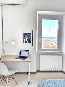 Fotografia z galérie ubytovania Ulisse's LOFT - Incantevole vista mare, centro storico e spiaggia a piedi - wifi v destinácii Terracina