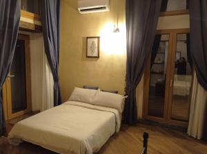 A bed or beds in a room at Villa Mazza al Vesuvio