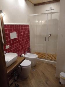 A bathroom at Villa Mazza al Vesuvio