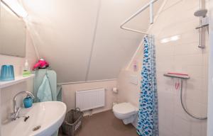 A bathroom at Texels Verzetje