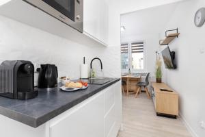 Apartament Przystań Gdynia by Renters tesisinde mutfak veya mini mutfak