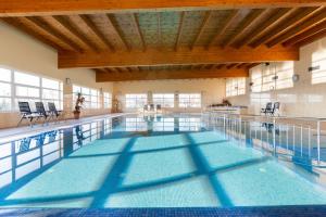 Bazén v ubytování BURSZTYN - BERNSTEIN APARTMENTS nebo v jeho okolí