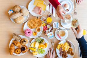 Makanan di atau berdekatan hotel