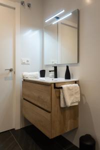 Фотография из галереи PISO DE DISEÑO CON VISTAS A LA RIA. в городе Бильбао