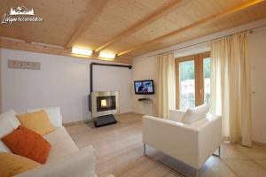 A television and/or entertainment centre at Appartamenti Green by Livigno Accomodation