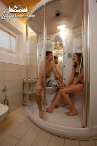 A bathroom at Appartamenti Green by Livigno Accomodation