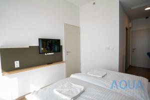 Postel nebo postele na pokoji v ubytování Aqua Hotel