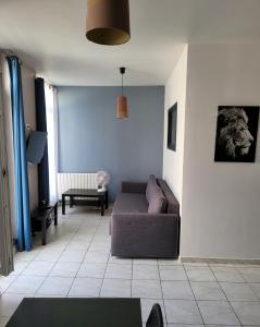 a living room with a couch and a table at le T3 à 600mètre du vieux port proche de la gare in Marseille