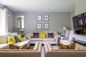 a living room with two couches and yellow pillows at Innisfree Bath - Free Parking in Bath