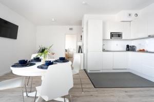 Kuchyňa alebo kuchynka v ubytovaní Symphony Modern Tower Apartamenty