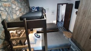 Двуетажно легло или двуетажни легла в стая в Aithonas Villa