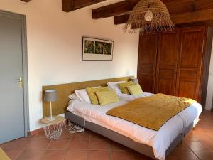 a bedroom with a large bed with yellow pillows at A Muvrella in Pioggiola