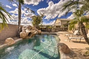 Bazén v ubytování Mesa Oasis Private Pool with Slide and Game Room! nebo v jeho okolí