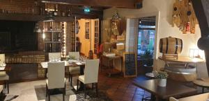 Gallery image of Hôtel Restaurant l’Éolienne in Rouxmesnil-Bouteilles +28 photos