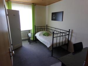 a bedroom with a bunk bed and a window at Sauerland-Hotel in Essentho