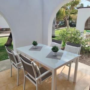 Vonkajšia záhrada v ubytovaní Bungalow Parque Golf by SunHousesCanarias