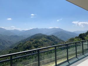 Ein allgemeiner Bergblick oder ein Berglick von des Privatzimmers aus