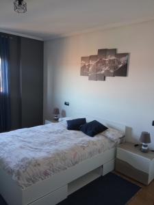 A bed or beds in a room at VuT EL NEGRILLO 15 VUT-LE-413