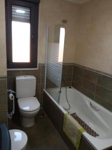 A bathroom at VuT EL NEGRILLO 15 VUT-LE-413