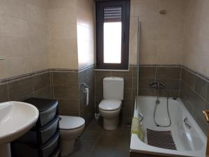 A bathroom at VuT EL NEGRILLO 15 VUT-LE-413
