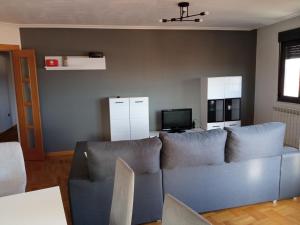 A television and/or entertainment centre at VuT EL NEGRILLO 15 VUT-LE-413