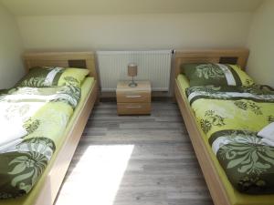 Postel nebo postele na pokoji v ubytování Apartmány Kovadlina 4