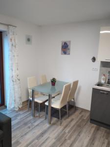 Kuchyň nebo kuchyňský kout v ubytování Apartmány Kovadlina 4