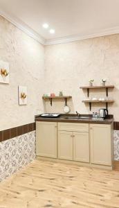 A kitchen or kitchenette at سيبار للشقق المخدومة Sippar Serviced Apartments