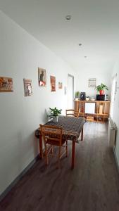 Posezení v ubytování LauRina - Chambre, SDB, terrasse, arrivée autonome