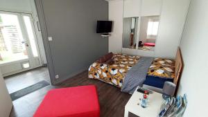 Postel nebo postele na pokoji v ubytování LauRina - Chambre, SDB, terrasse, arrivée autonome
